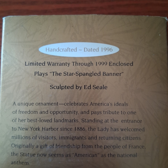 Hallmark Statue of Liberty Magic Ornament with Music and Light 1996 MIB - Picture 8 of 9